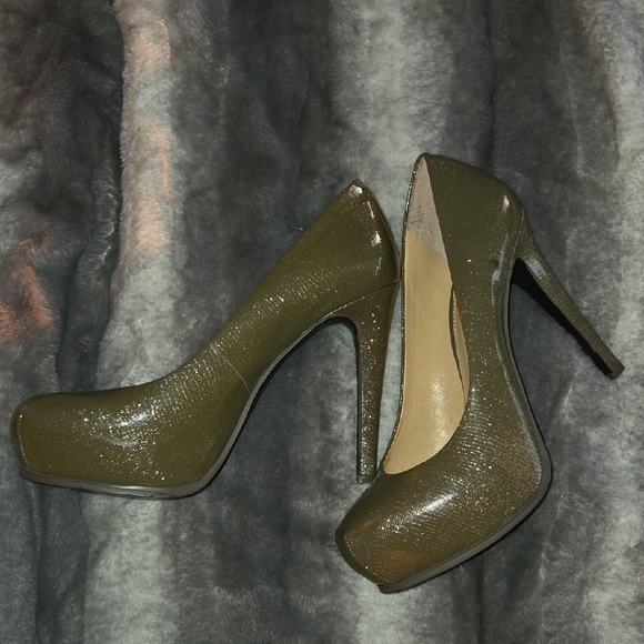Gianni Bini Shimmering Olive Heels - Picture 2 of 4